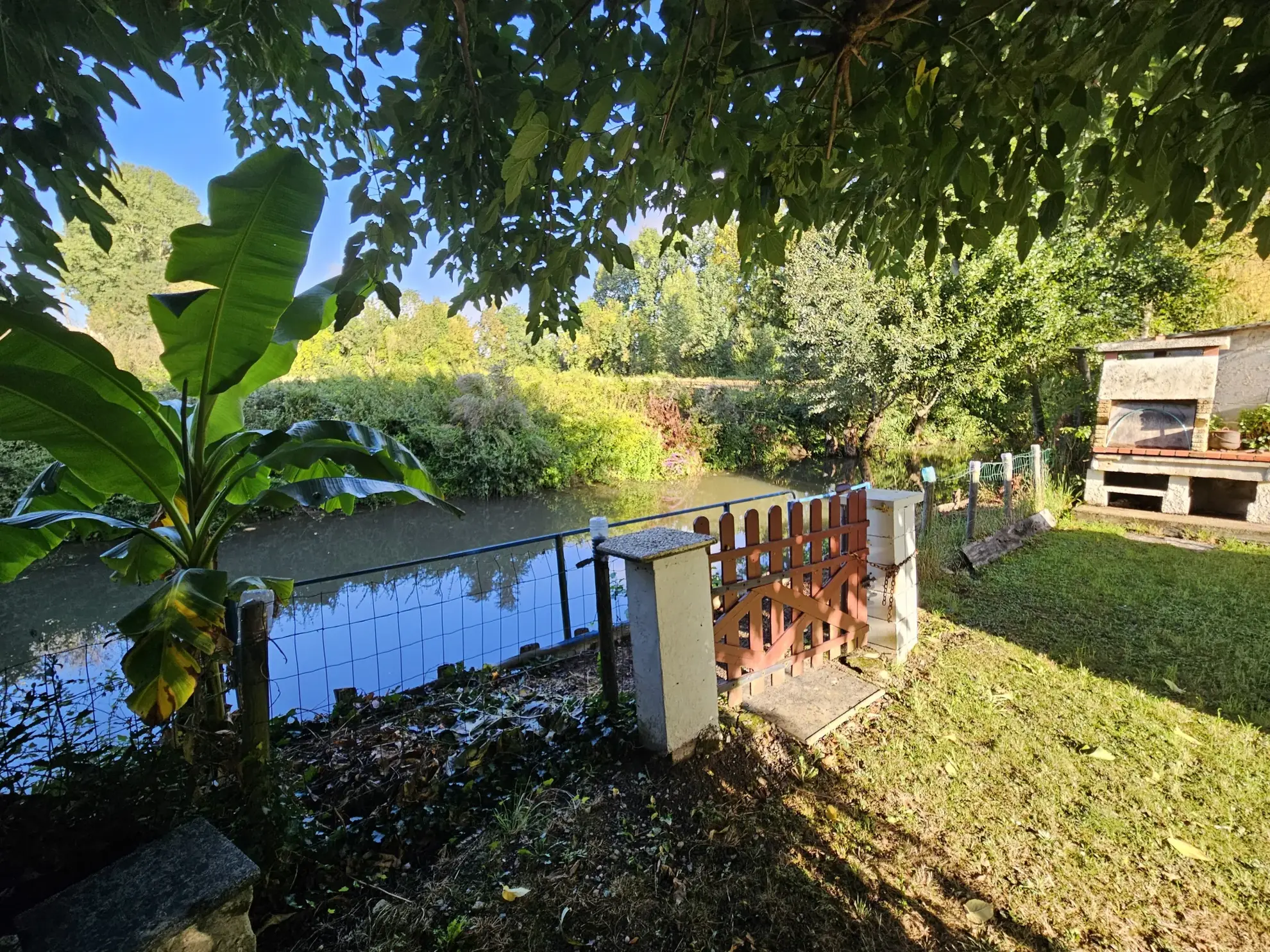 Charmante cabane de pêche en bord de marais à Coulon 