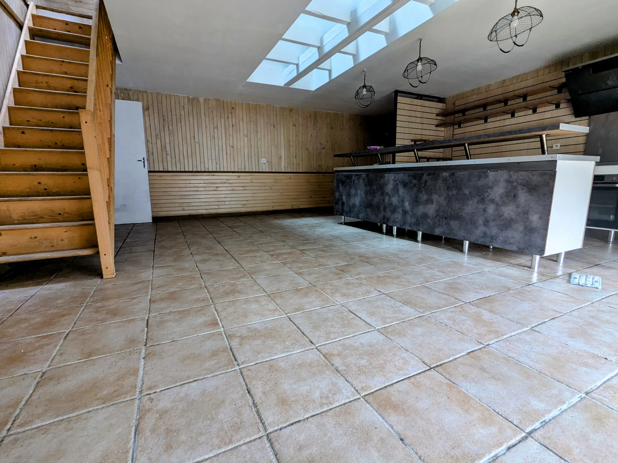 Maison de village avec 3 chambres, grand terrain à Saint Julien de Vouvantes