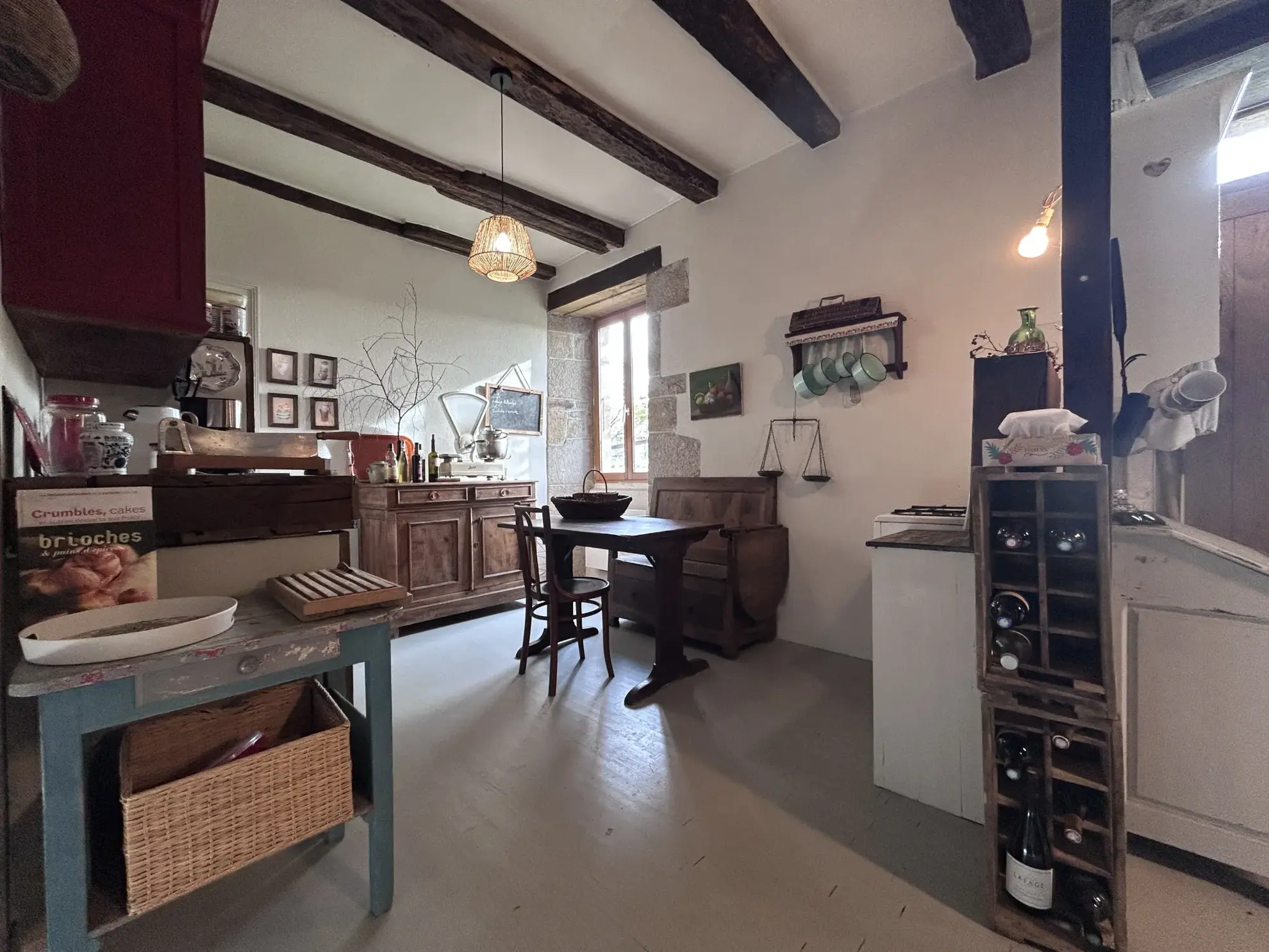 Maison en pierres rénovée à Auriac avec jardin et vue campagne 