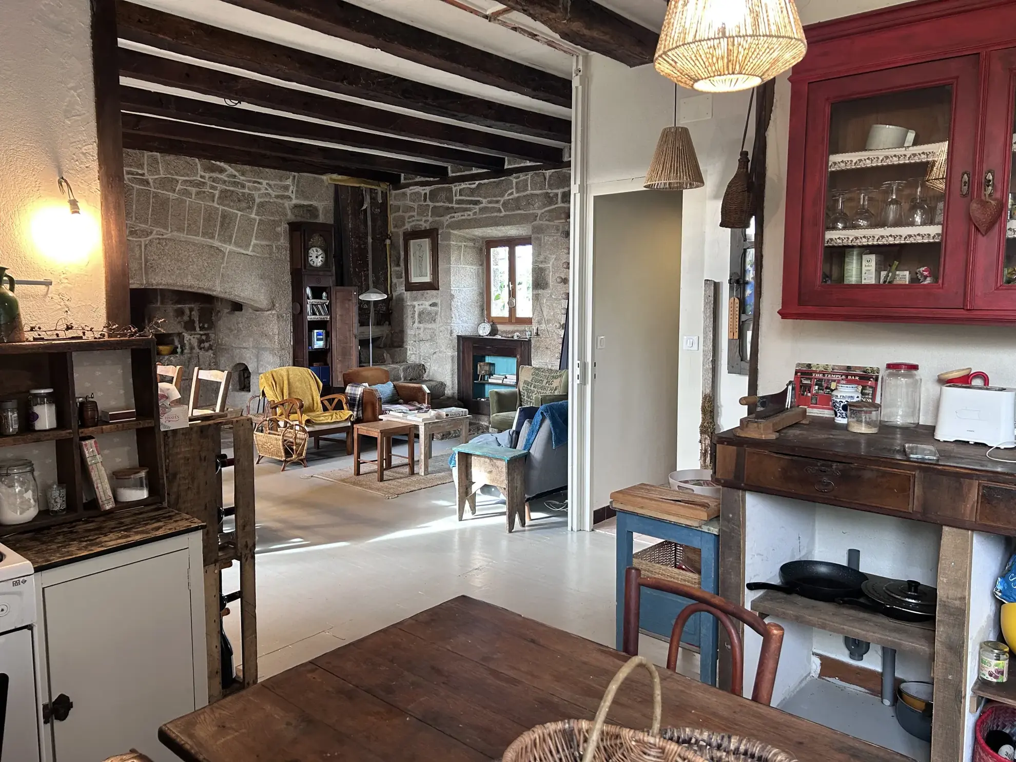 Maison en pierres rénovée à Auriac avec jardin et vue campagne 