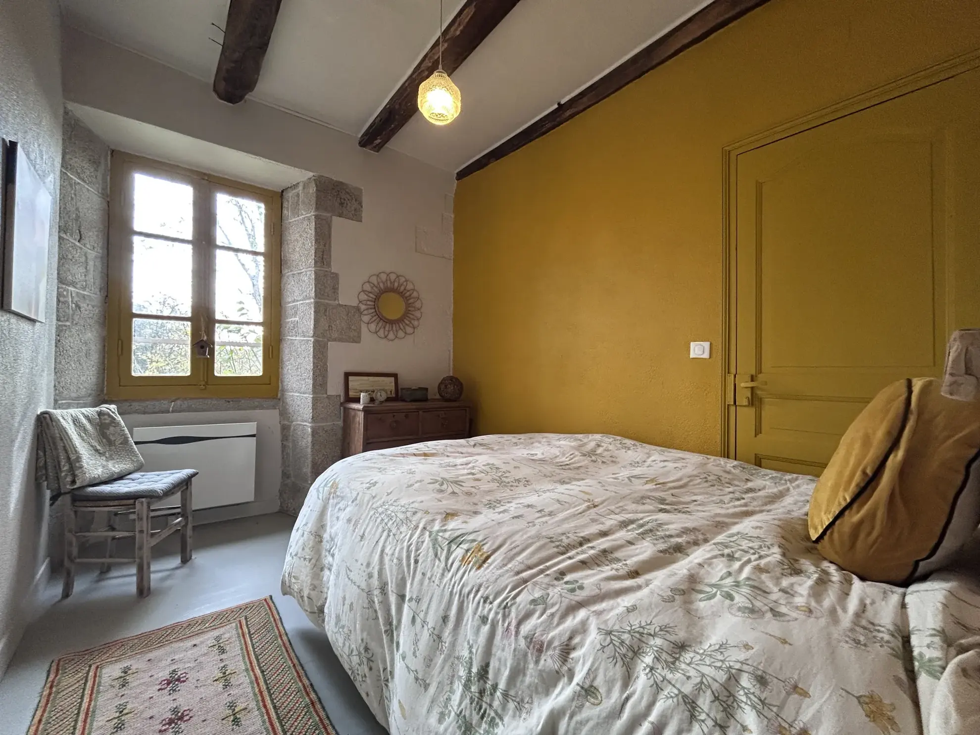 Maison en pierres rénovée à Auriac avec jardin et vue campagne 