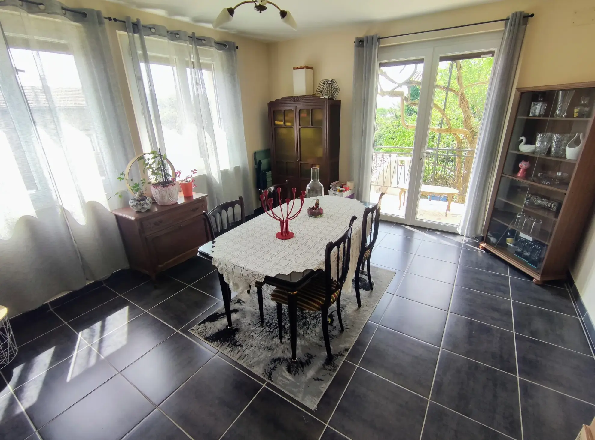 Maison rénovée avec grand jardin et potentiel d’aménagement à Aubenas 