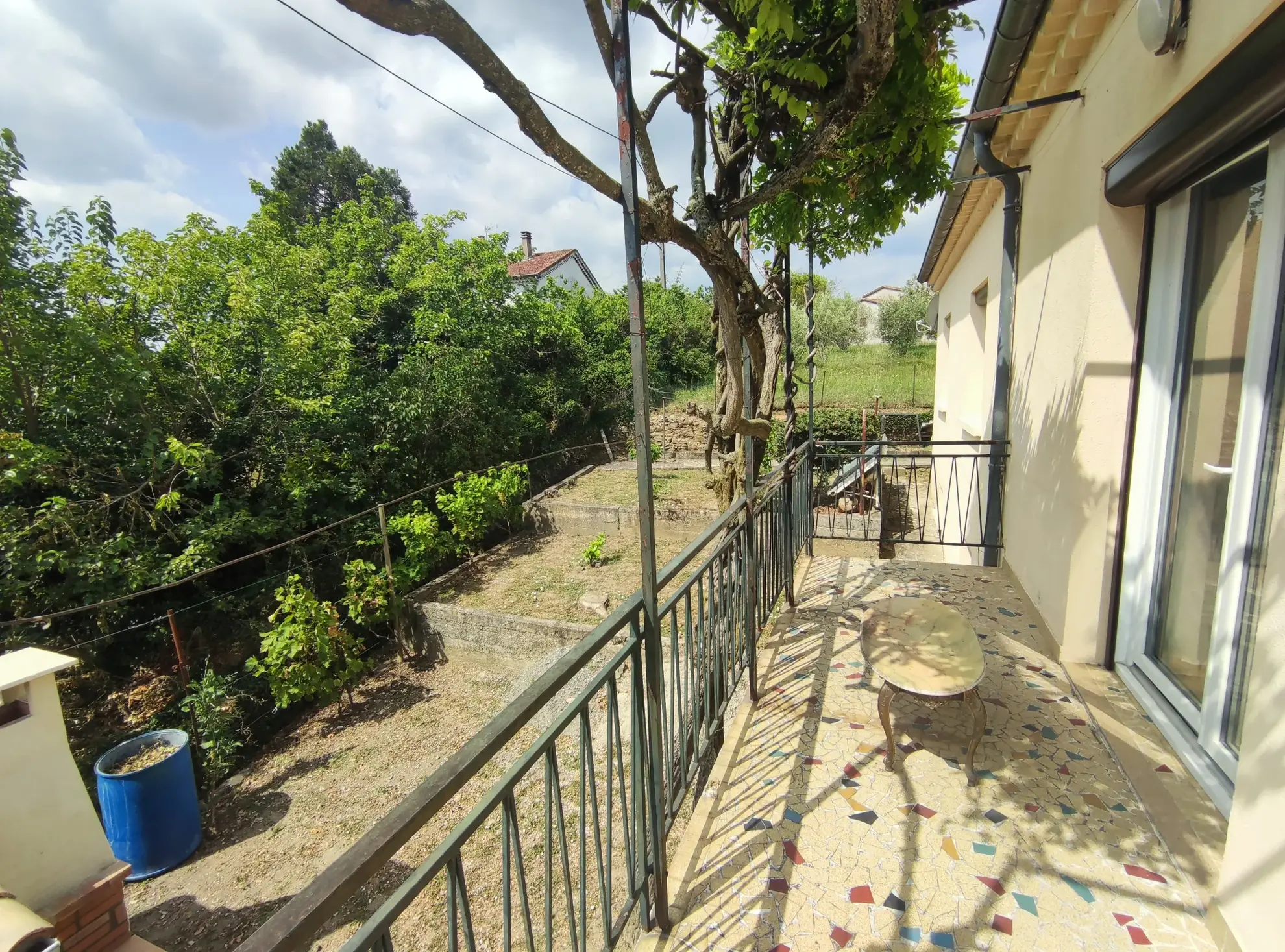 Maison rénovée avec grand jardin et potentiel d’aménagement à Aubenas 