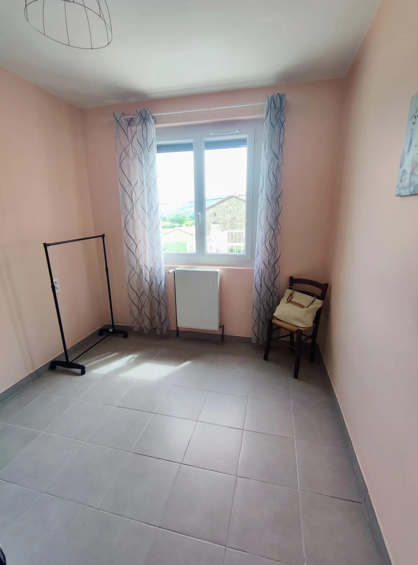 Maison rénovée avec grand jardin et potentiel d’aménagement à Aubenas 