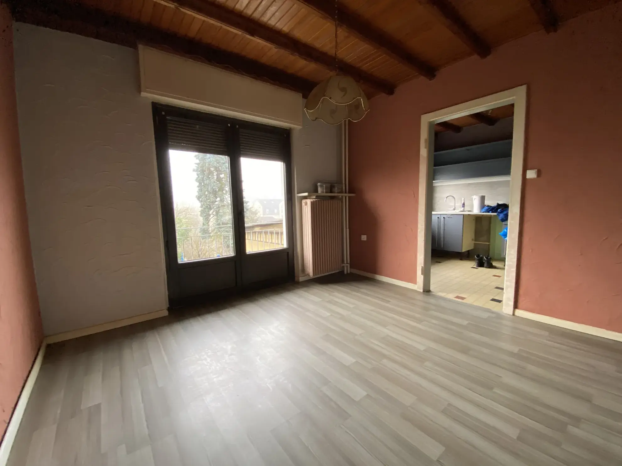 Maison mitoyenne F6 à Creutzwald avec grand potentiel de rénovation 
