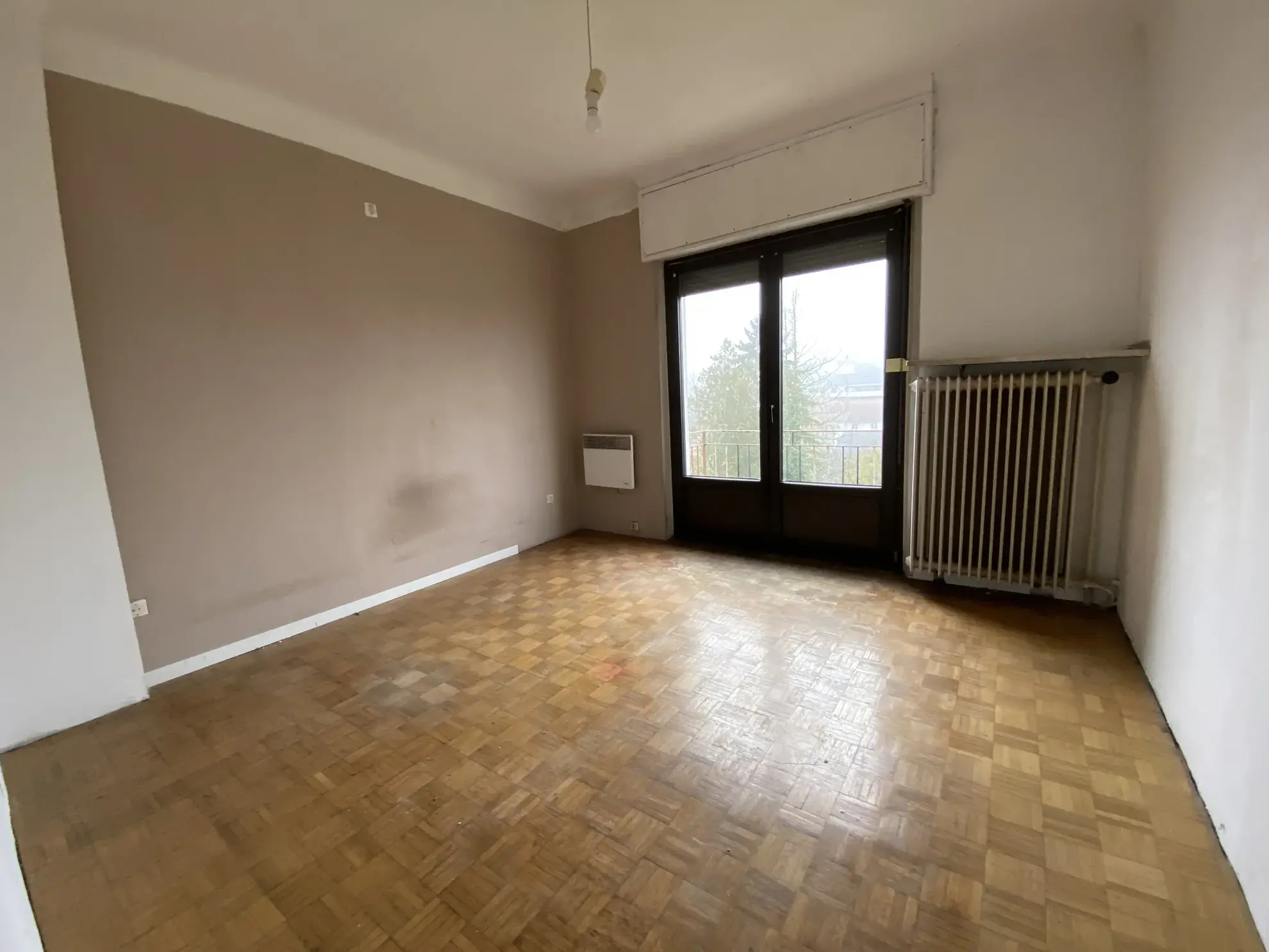 Maison mitoyenne F6 à Creutzwald avec grand potentiel de rénovation 