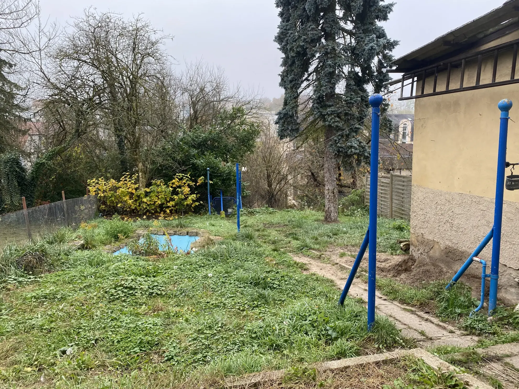 Maison mitoyenne F6 à Creutzwald avec grand potentiel de rénovation 