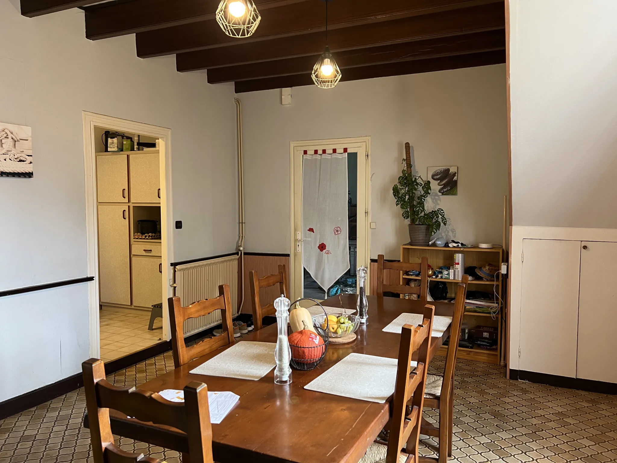 Maison en pierre avec grand grenier à Nalliers, centre-ville 