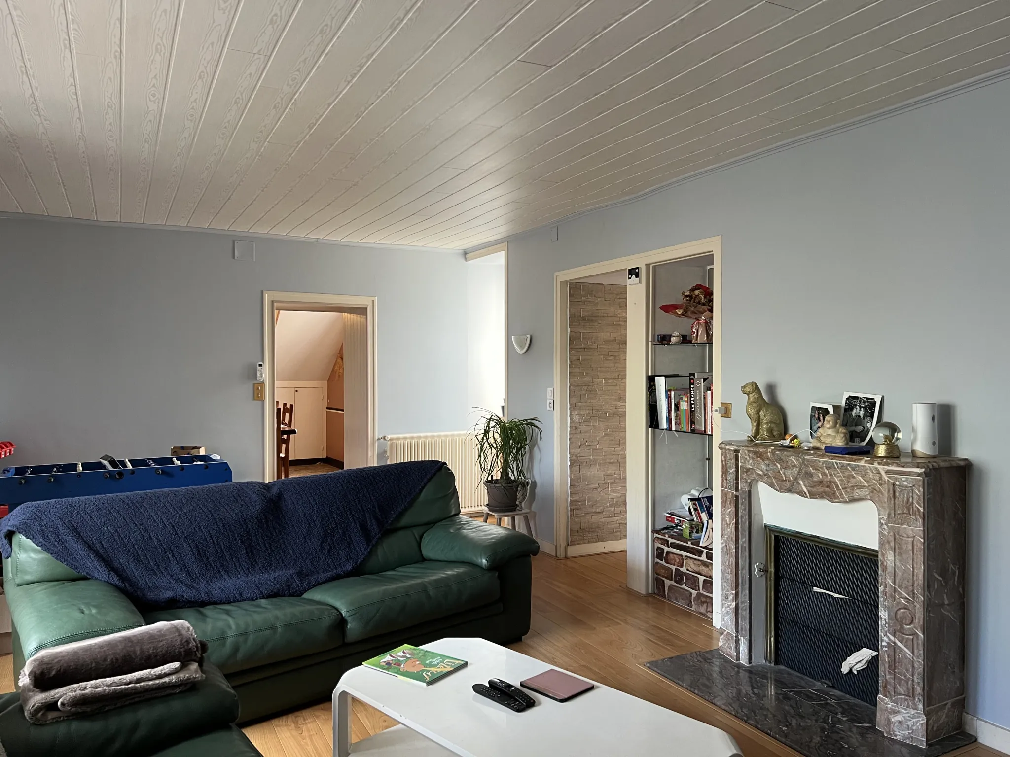 Maison en pierre avec grand grenier à Nalliers, centre-ville 