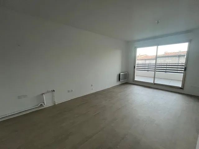 Appartement T3 avec terrasse et parking à Nîmes secteur Mont Duplan 