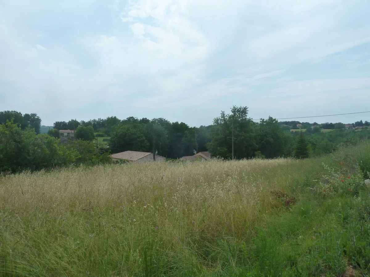 Terrain constructible de 1197 m² à Soturac, proximité vallée du Lot