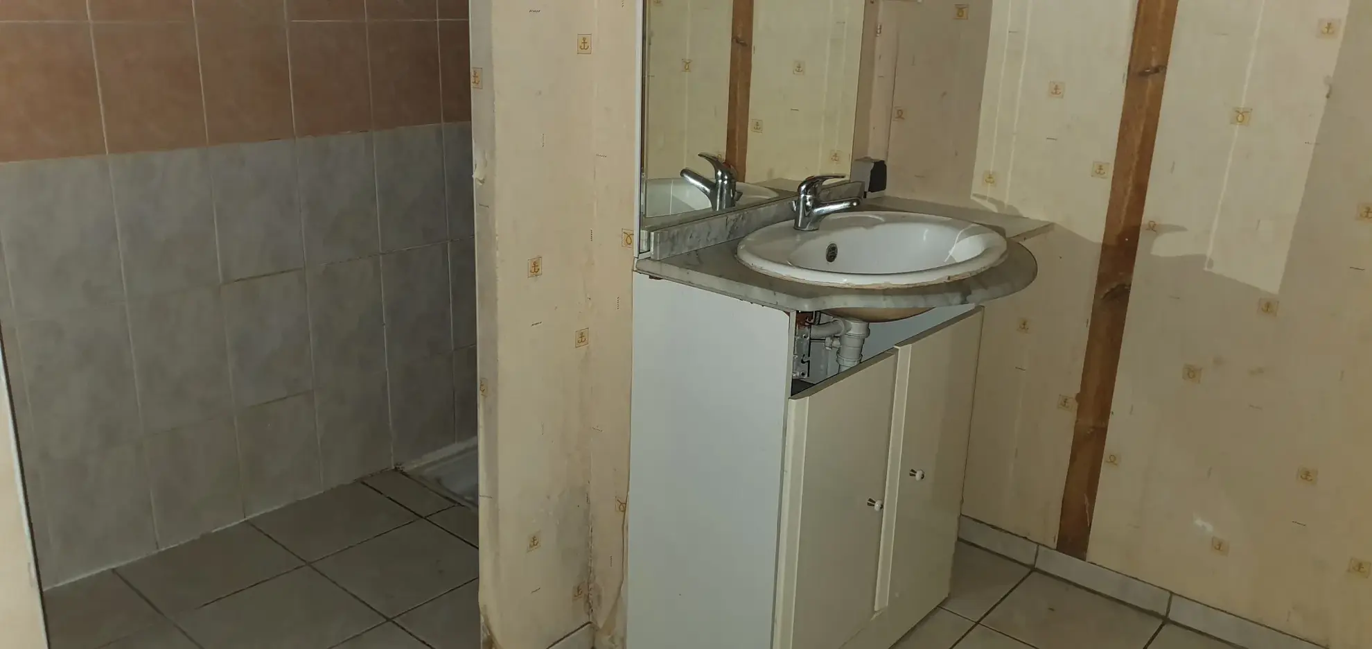 Maison ancienne à rénover à Damazan avec garage et potentiel locatif 