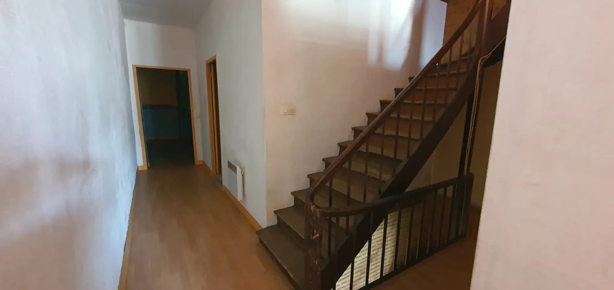 Maison ancienne à rénover à Damazan avec garage et potentiel locatif 