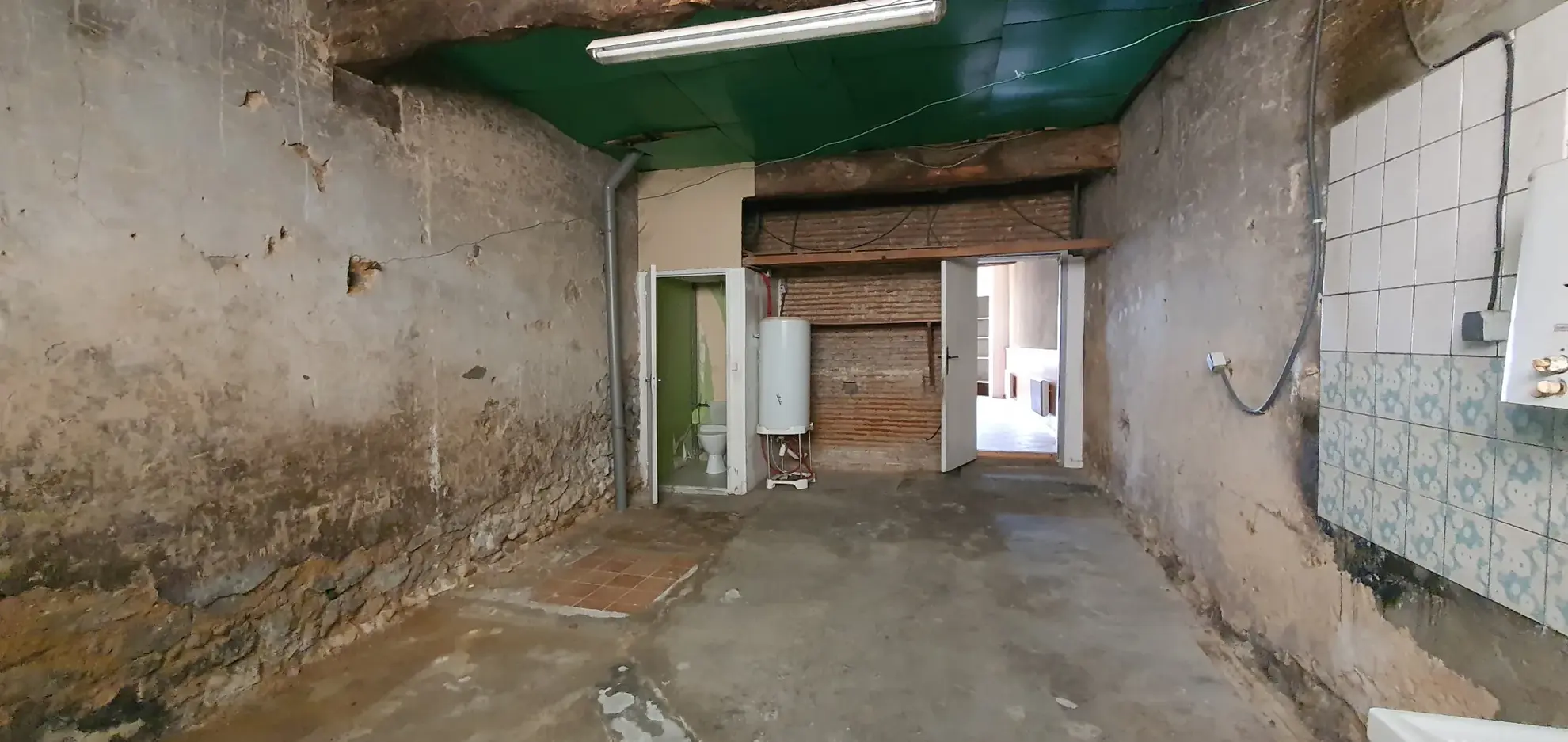 Maison ancienne à rénover à Damazan avec garage et potentiel locatif 