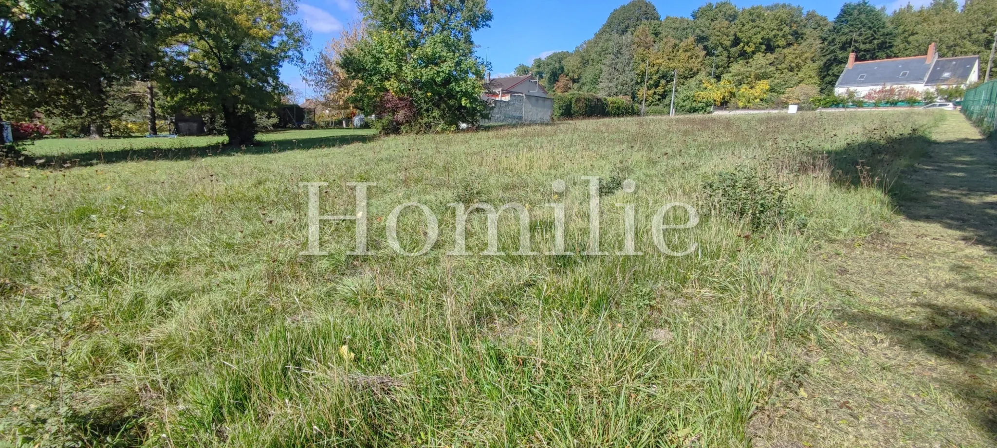 Terrain constructible de 1 530 m² à La Croix-en-Touraine, proche Amboise