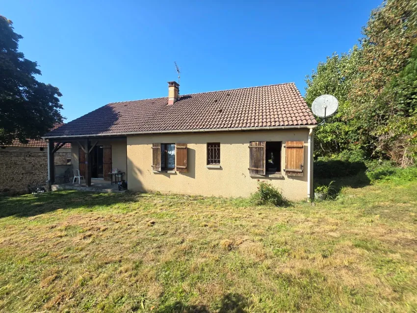 Charmante maison à Biollet avec grand terrain et dépendances à vendre