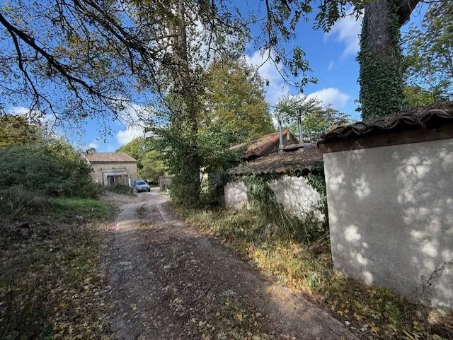 Maison indépendante avec double espace de vie et grand terrain à La Vaquerie 