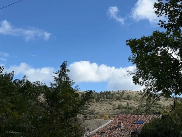 Maison indépendante avec double espace de vie et grand terrain à La Vaquerie 