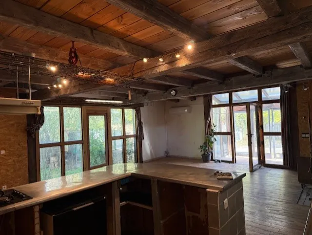 Maison indépendante avec double espace de vie et grand terrain à La Vaquerie 