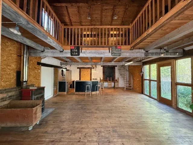 Maison indépendante avec double espace de vie et grand terrain à La Vaquerie