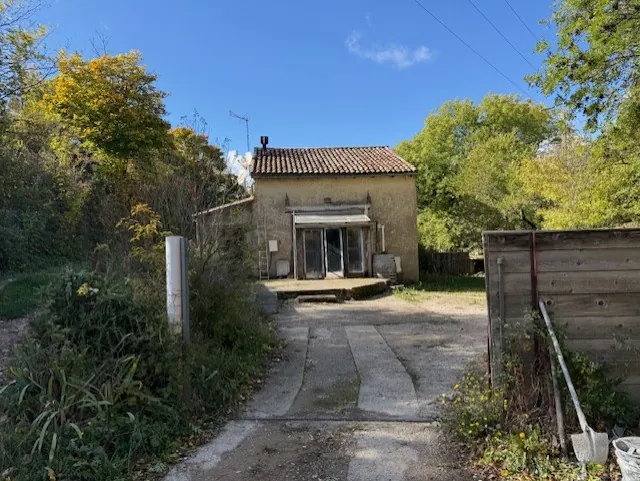 Maison indépendante avec double espace de vie et grand terrain à La Vaquerie 