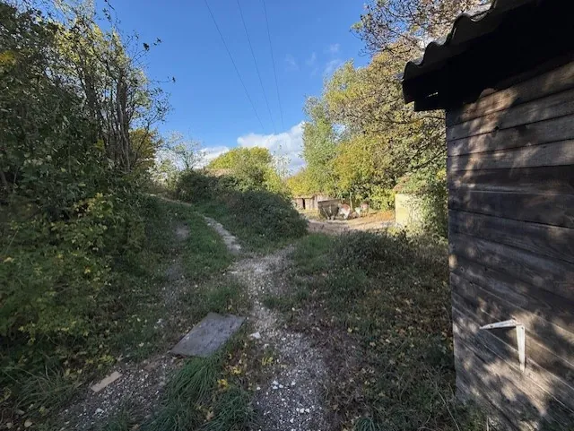 Maison indépendante avec double espace de vie et grand terrain à La Vaquerie 