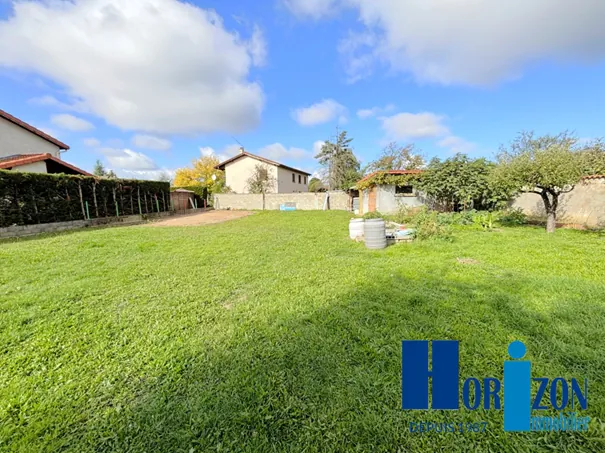 Achat terrain constructible de 710 m² à Veauche, secteur calme proche Saint-Étienne 
