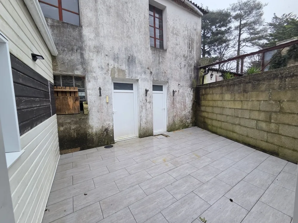 Maison de bourg avec cour et dépendance à Chaumes en Retz 