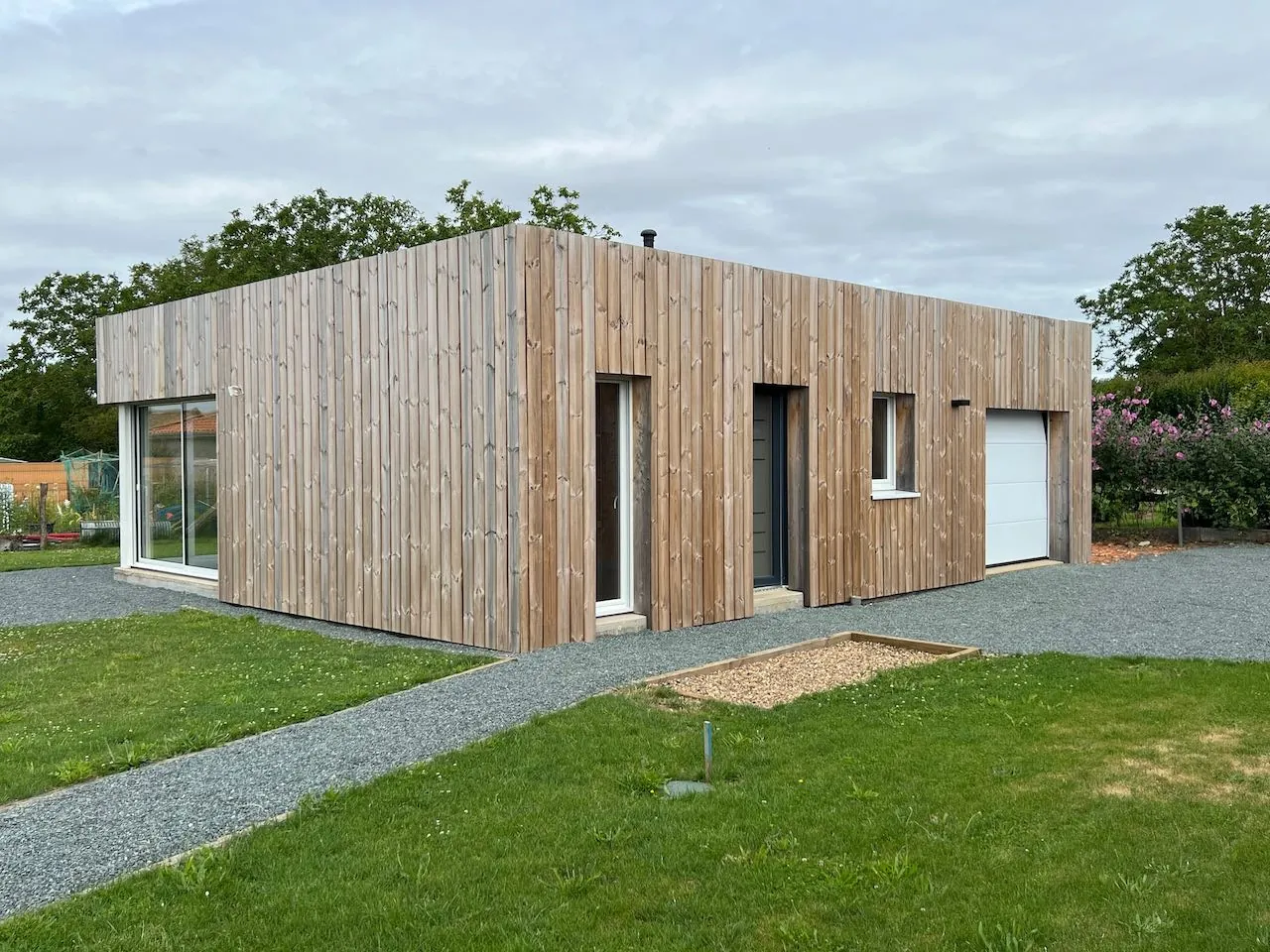 Maison récente 2022 avec garage, jardin clos et excellente performance énergétique à La Reorthe