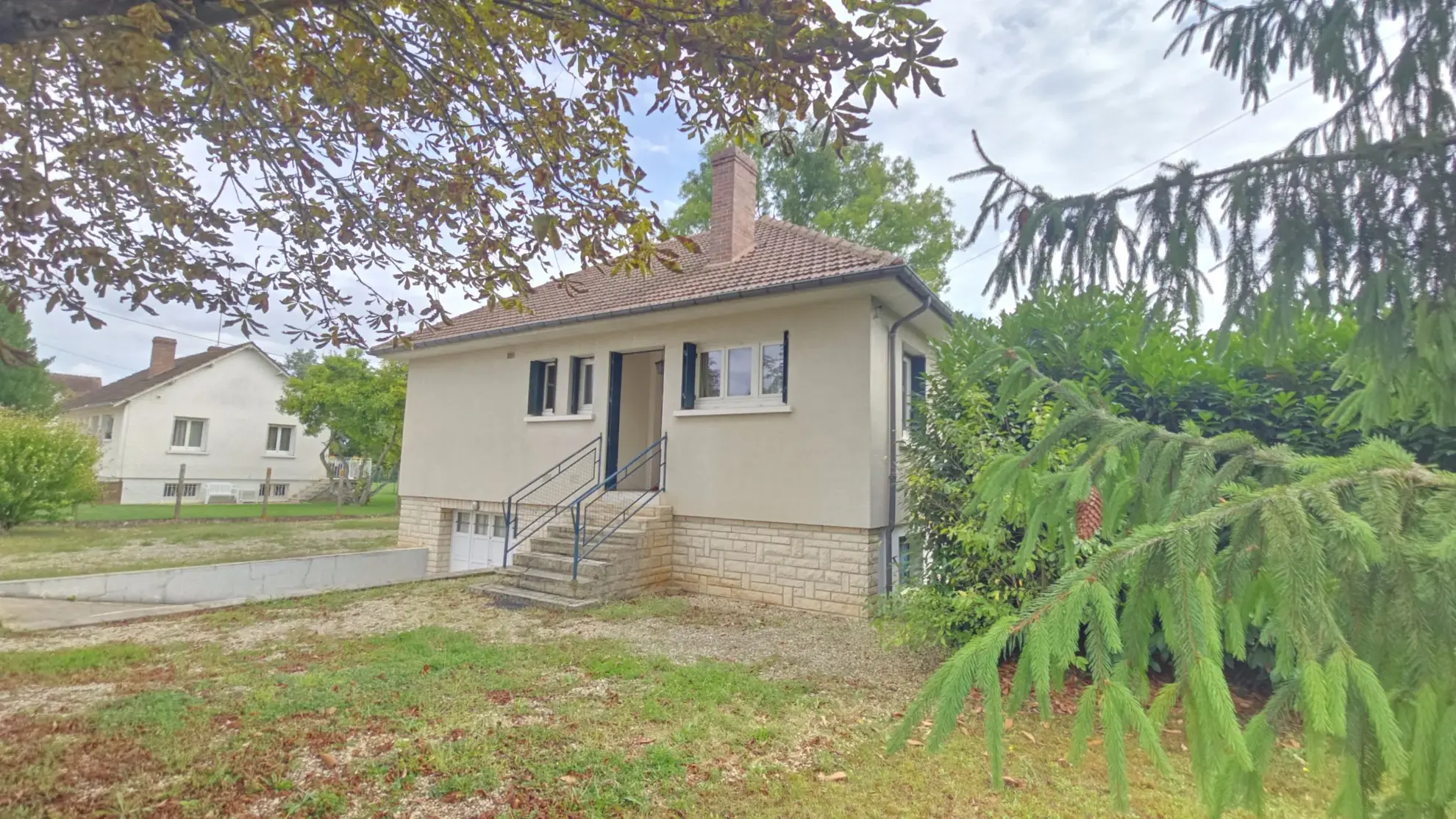 Pavillon avec jardin arboré à Appoigny - Maison années 60 avec garage