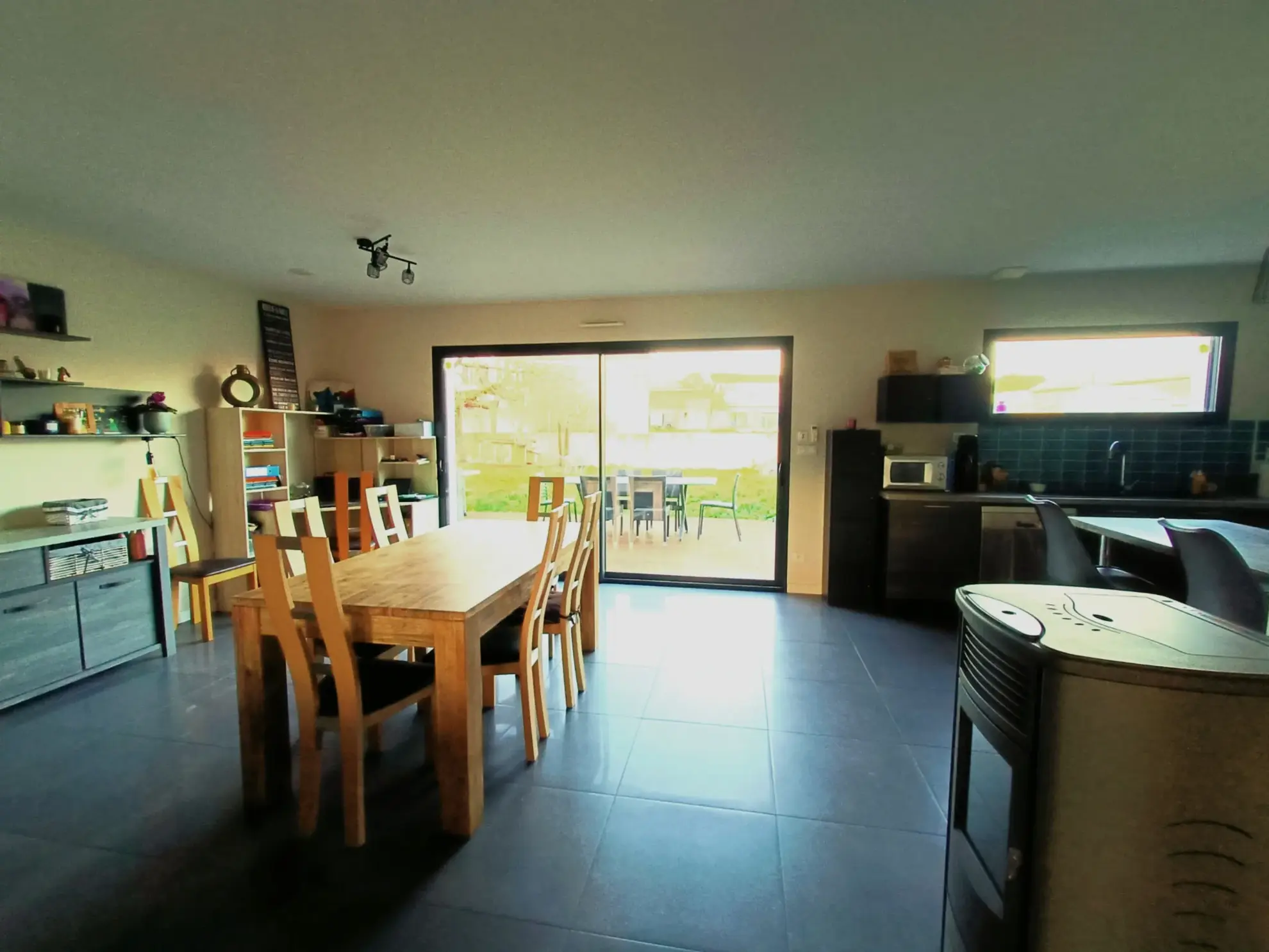 Maison de plain-pied à vendre à Benon avec jardin et garage 