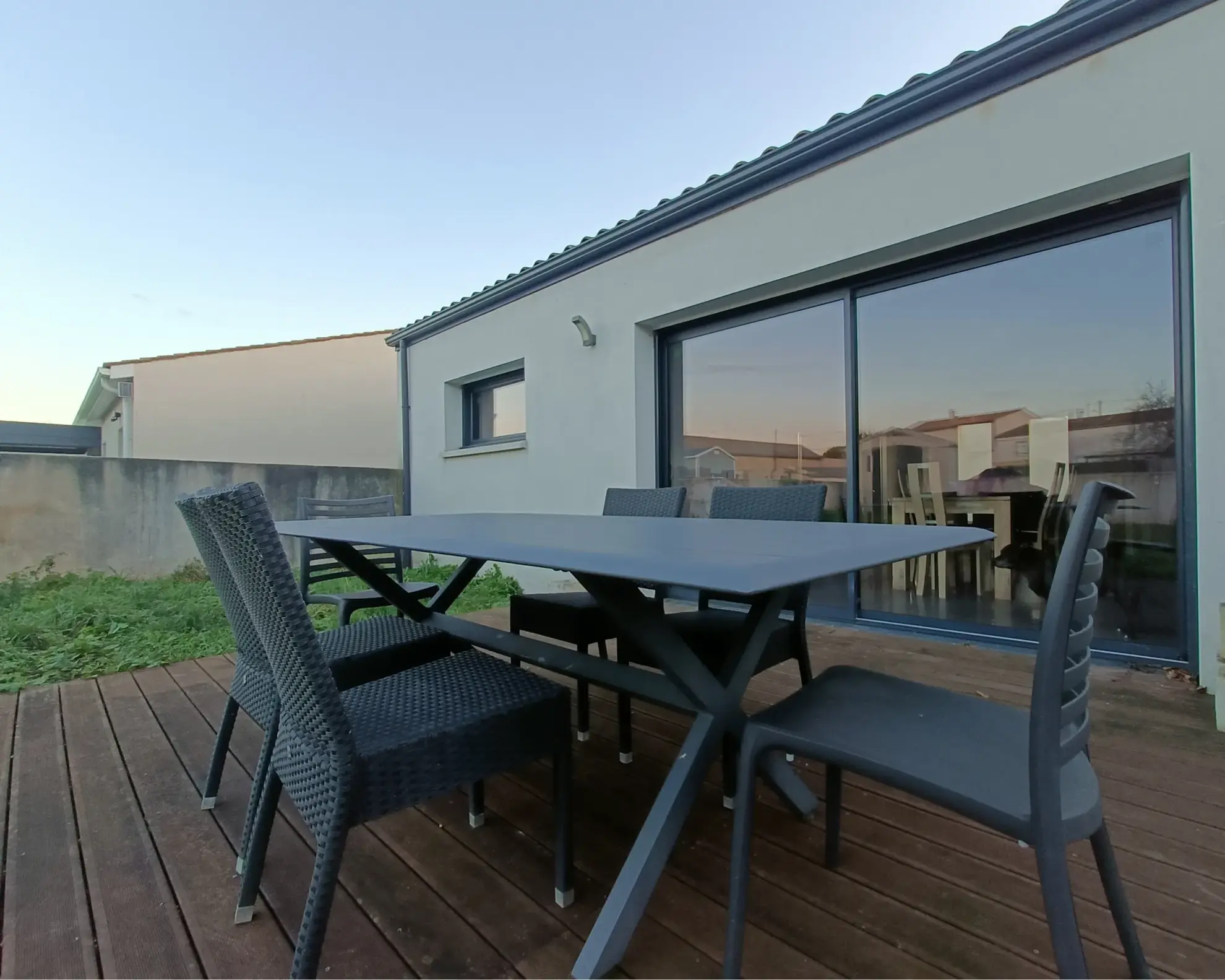 Maison de plain-pied à vendre à Benon avec jardin et garage