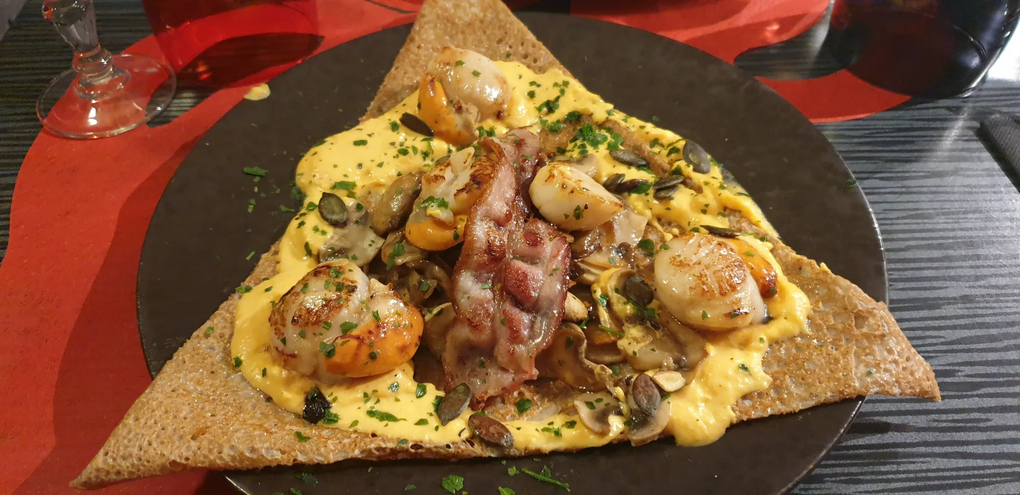 Fonds de commerce pour crêperie à Caen Nord avec forte clientèle et potentiel touristique