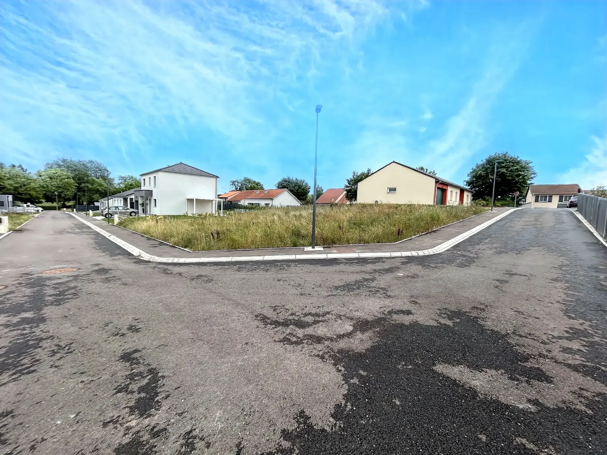 Terrain constructible de 554 m² à Faulquemont, proche commodités et gare