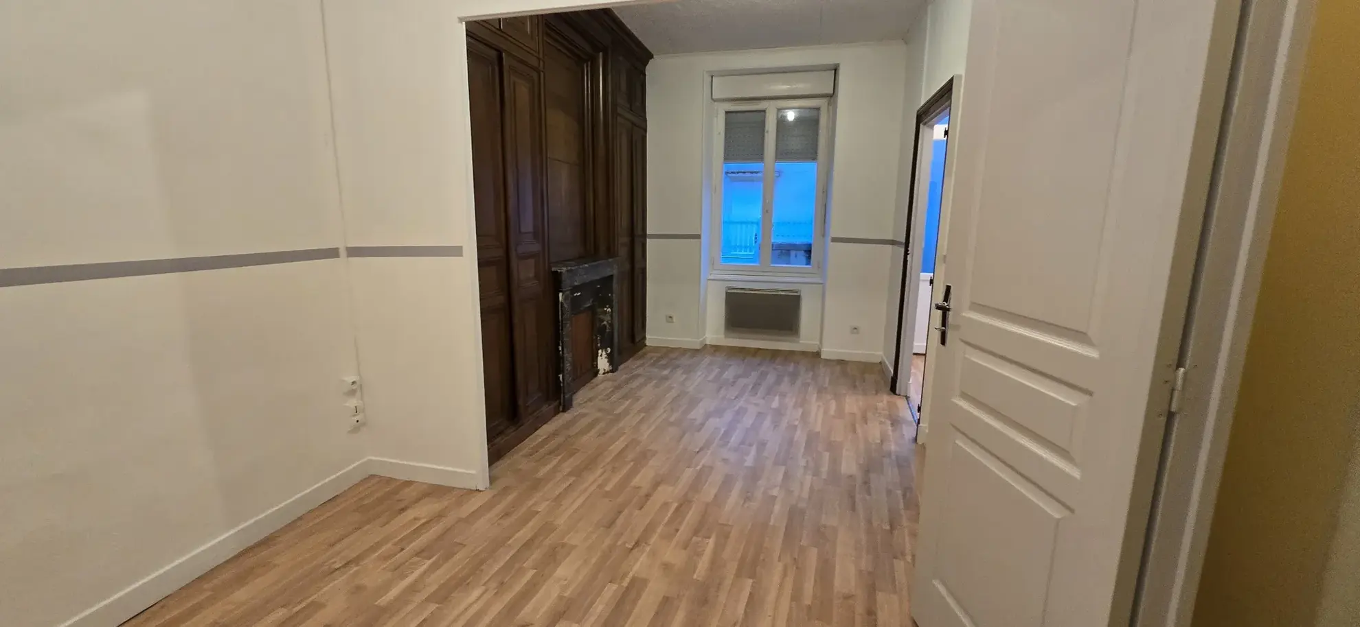 Maison de ville à Oucques la Nouvelle, plain-pied, proche commerces et écoles 