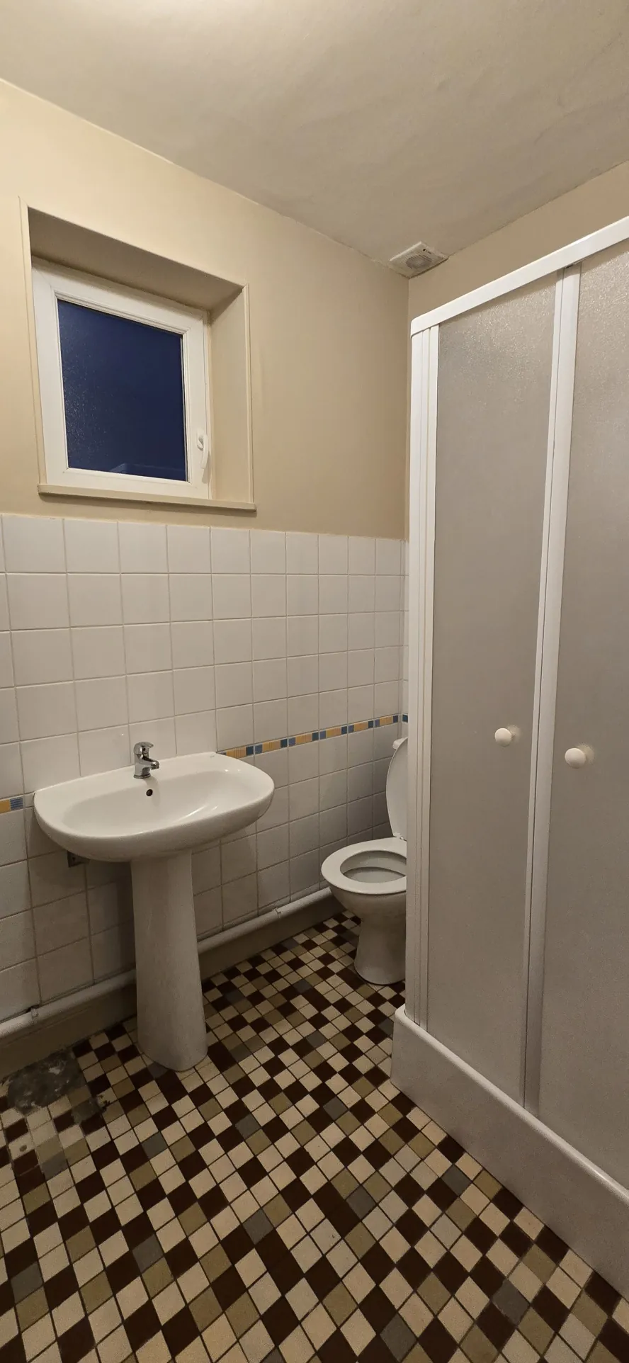 Maison de ville à Oucques la Nouvelle, plain-pied, proche commerces et écoles 