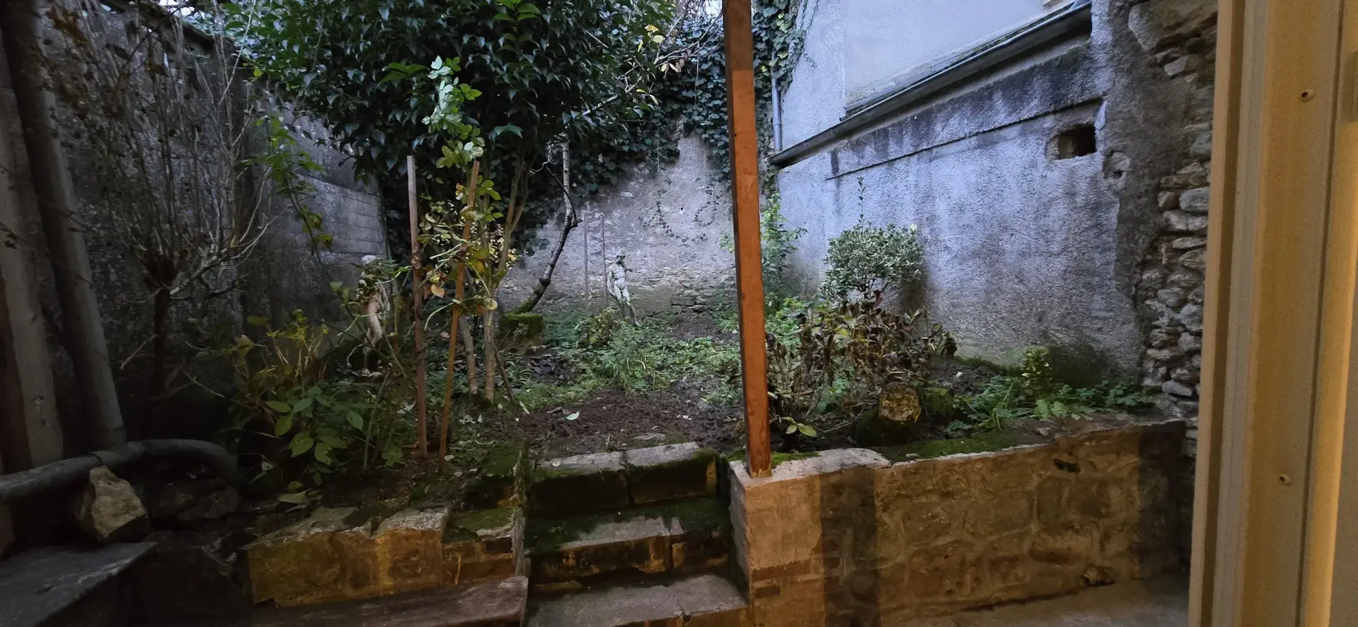 Maison de ville à Oucques la Nouvelle, plain-pied, proche commerces et écoles 