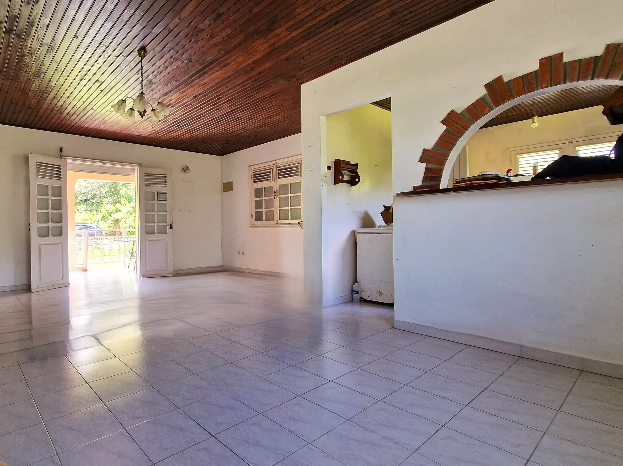 Maison de plain-pied à vendre à Ajoupa-Bouillon avec jardin arboré et emplacement calme 