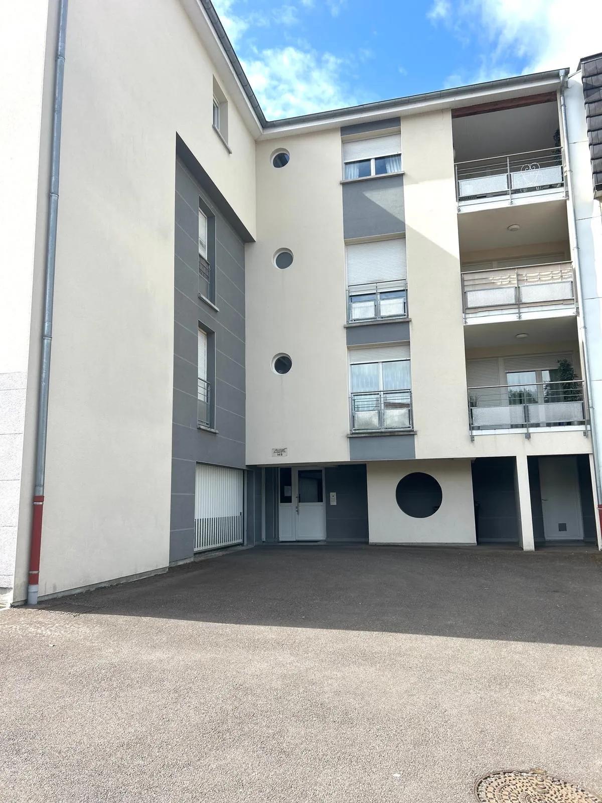 Appartement F3 avec terrasse, garage sécurisé et ascenseur à Creutzwald 