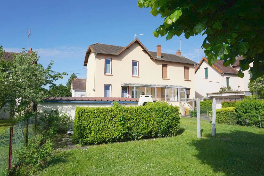 Belle maison ancienne à Paray-le-Monial avec jardin et garages