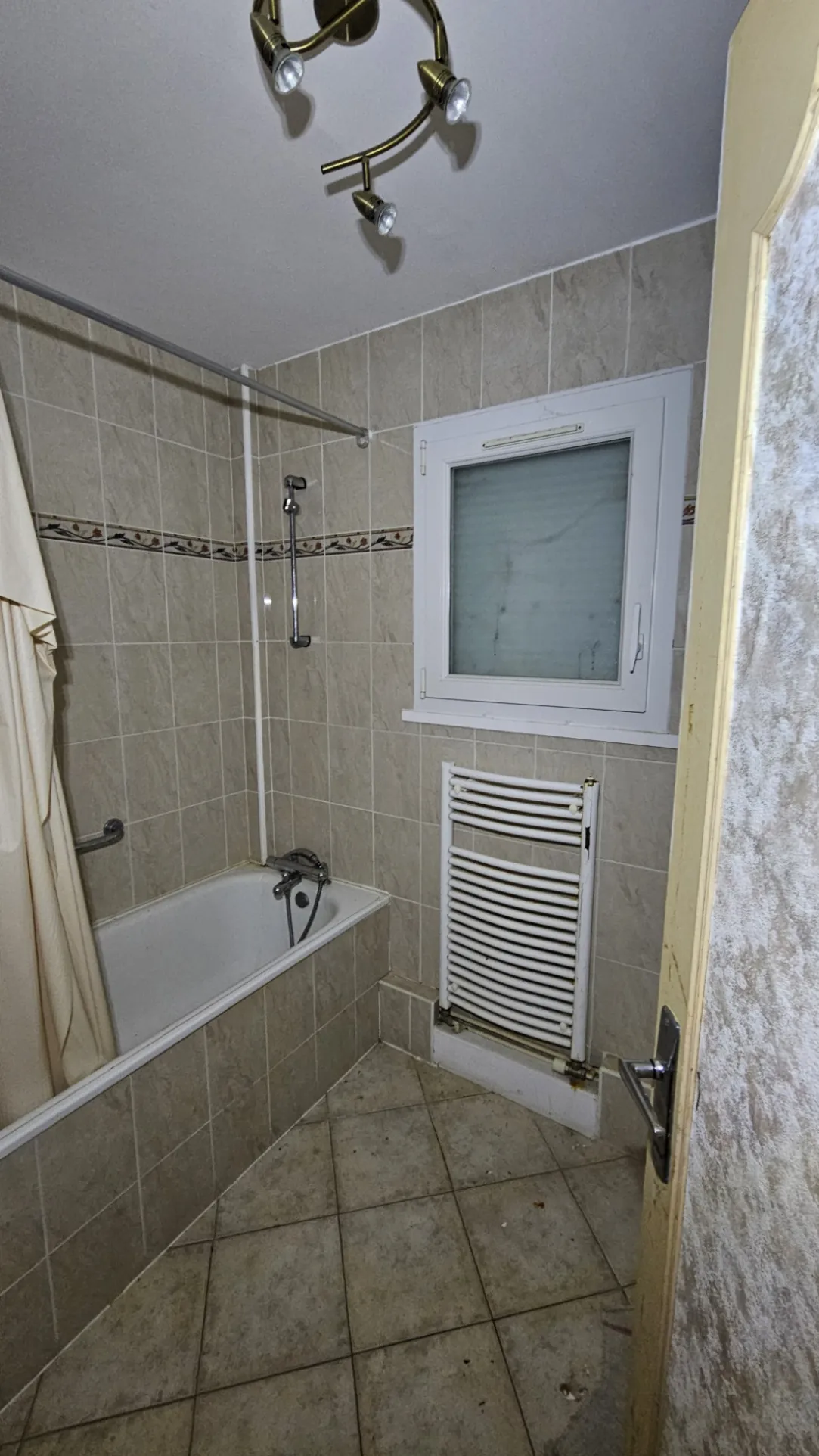 Maison à rénover de 95 m² avec garage à Ervauville 