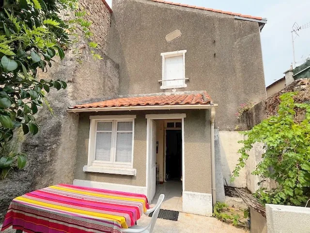 Maison à acheter à Paimboeuf - Rénovation complète, 2 chambres, jardin, prix attractif
