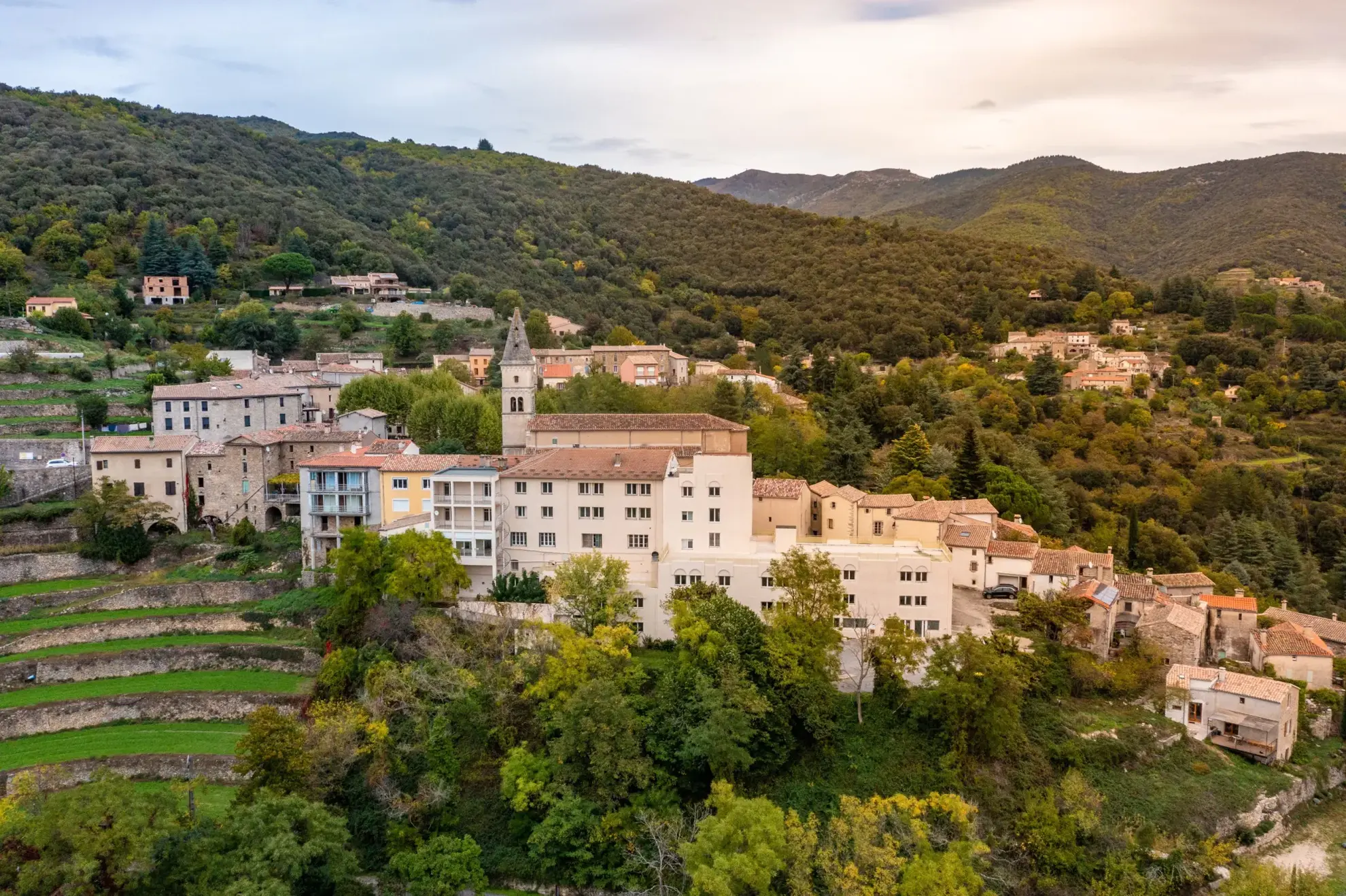 Appartement T2 rénové avec terrasse et vue panoramique au Vigan à partir de 96 000 euros