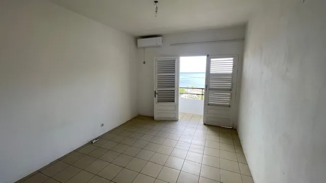 Vente appartement F3 avec vue mer à Schoelcher – Résidence sécurisée 