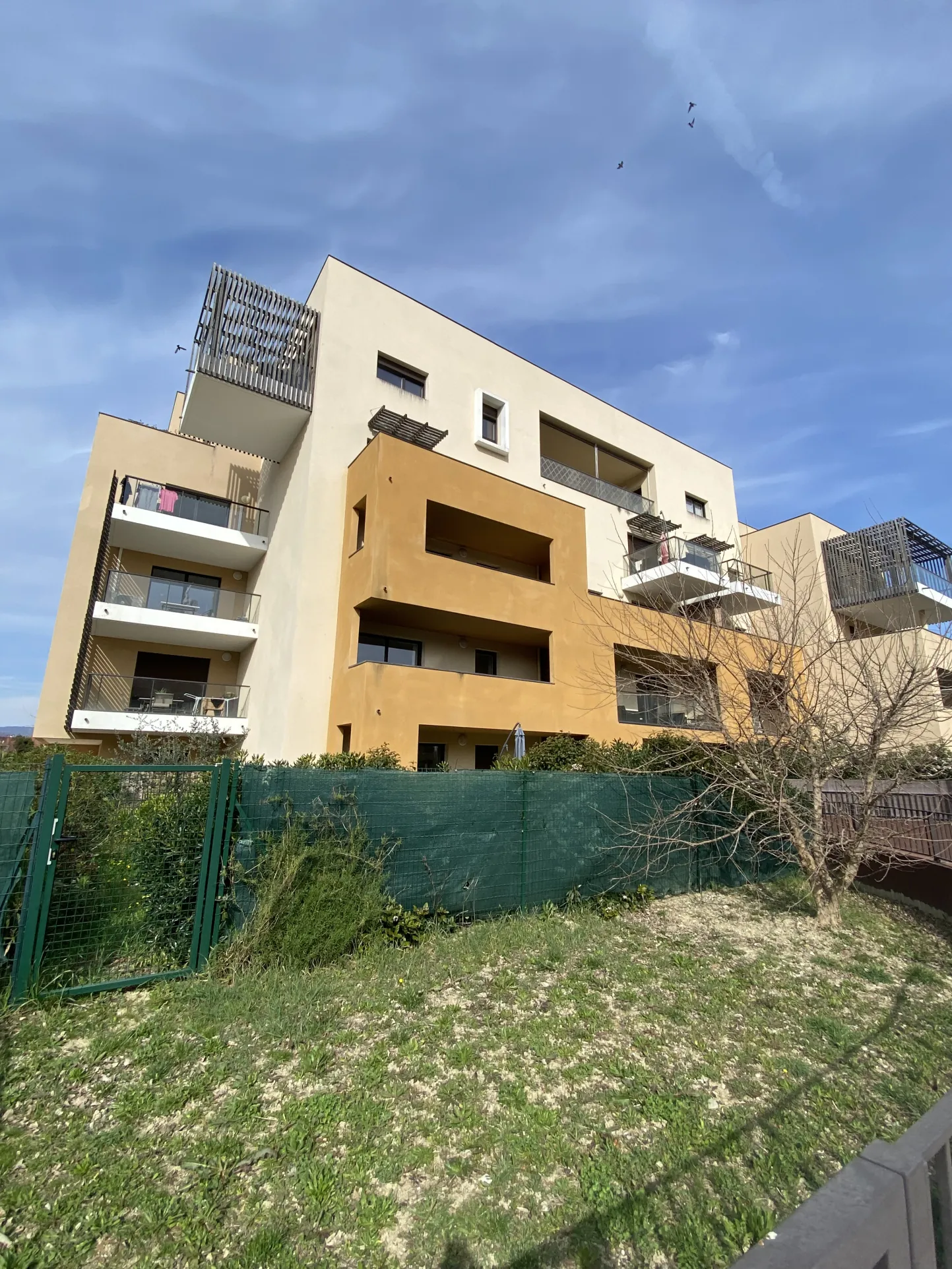 Investissez dans un appartement T2 loué à Montélimar avec balcon et parking