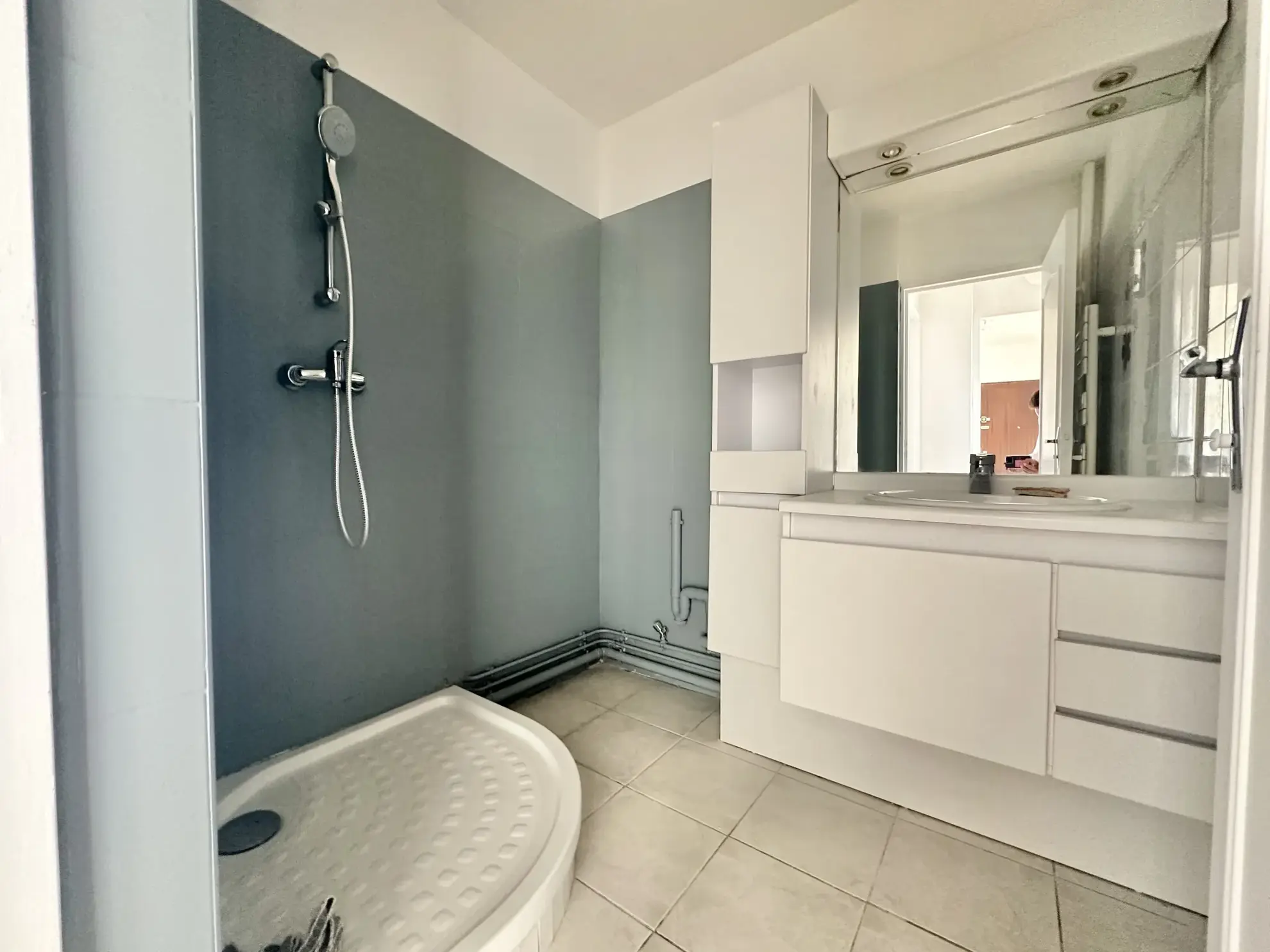 Appartement T3 rénové de 67m² à Canteleu avec cave et proximité commerces 