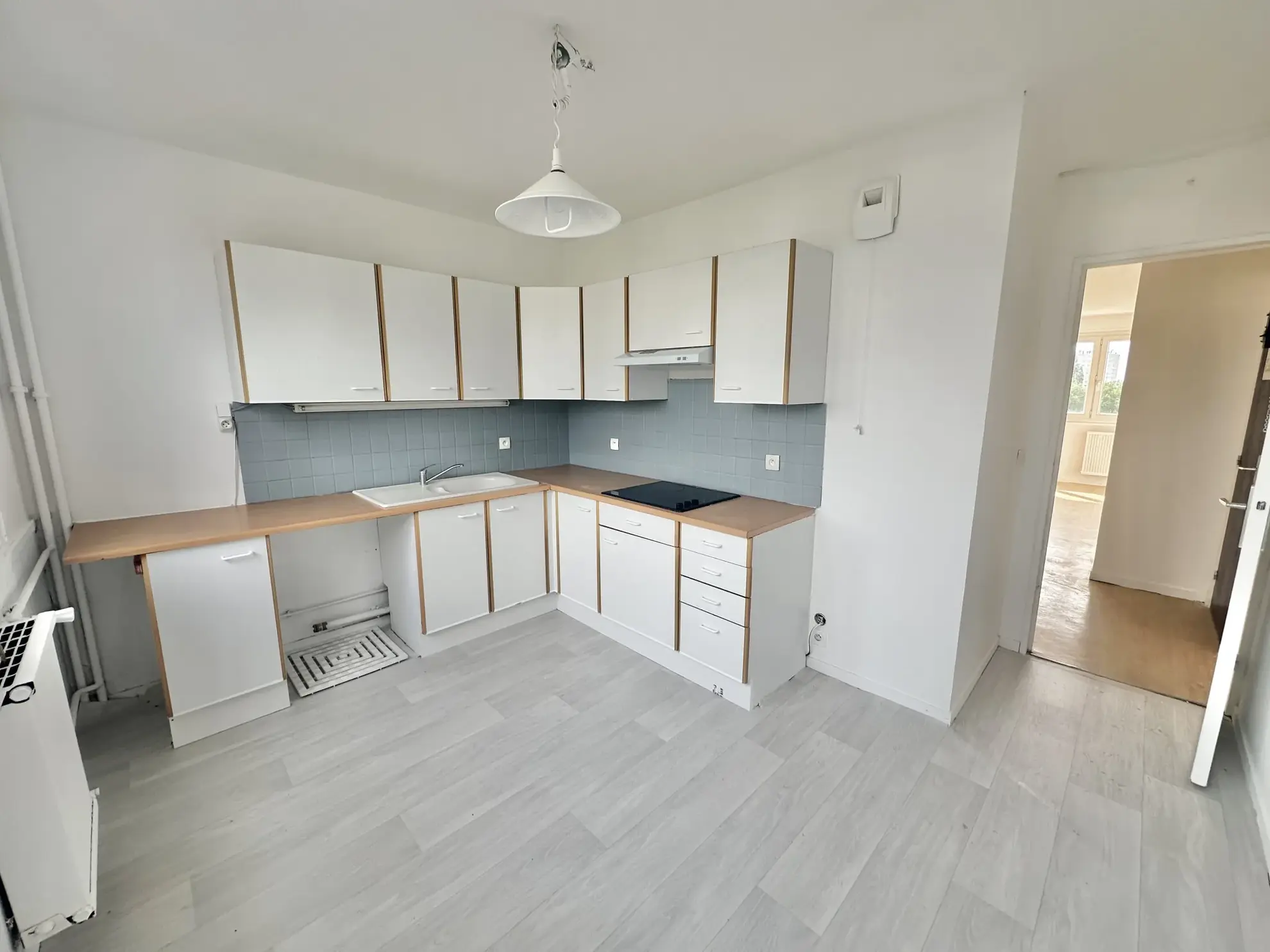 Appartement T3 rénové de 67m² à Canteleu avec cave et proximité commerces 