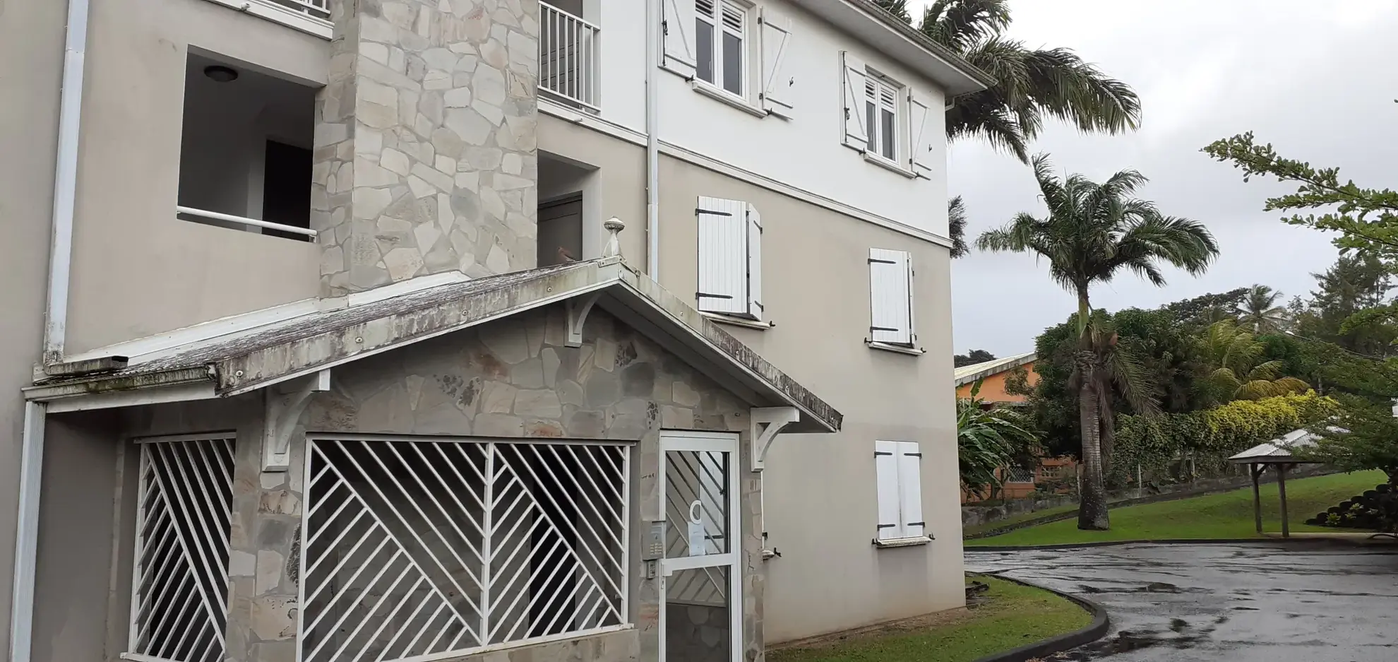 Appartement T4 en duplex avec terrasse et parking à Fort-de-France