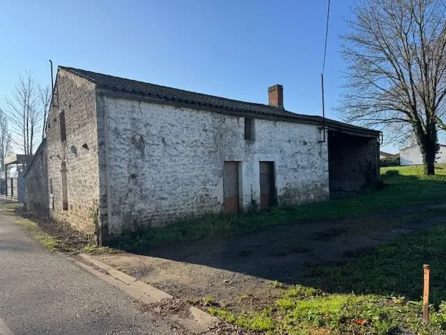 Dépendance en pierre à réhabiliter à Sainte-Hermine, potentiel pour rénovation et investissement