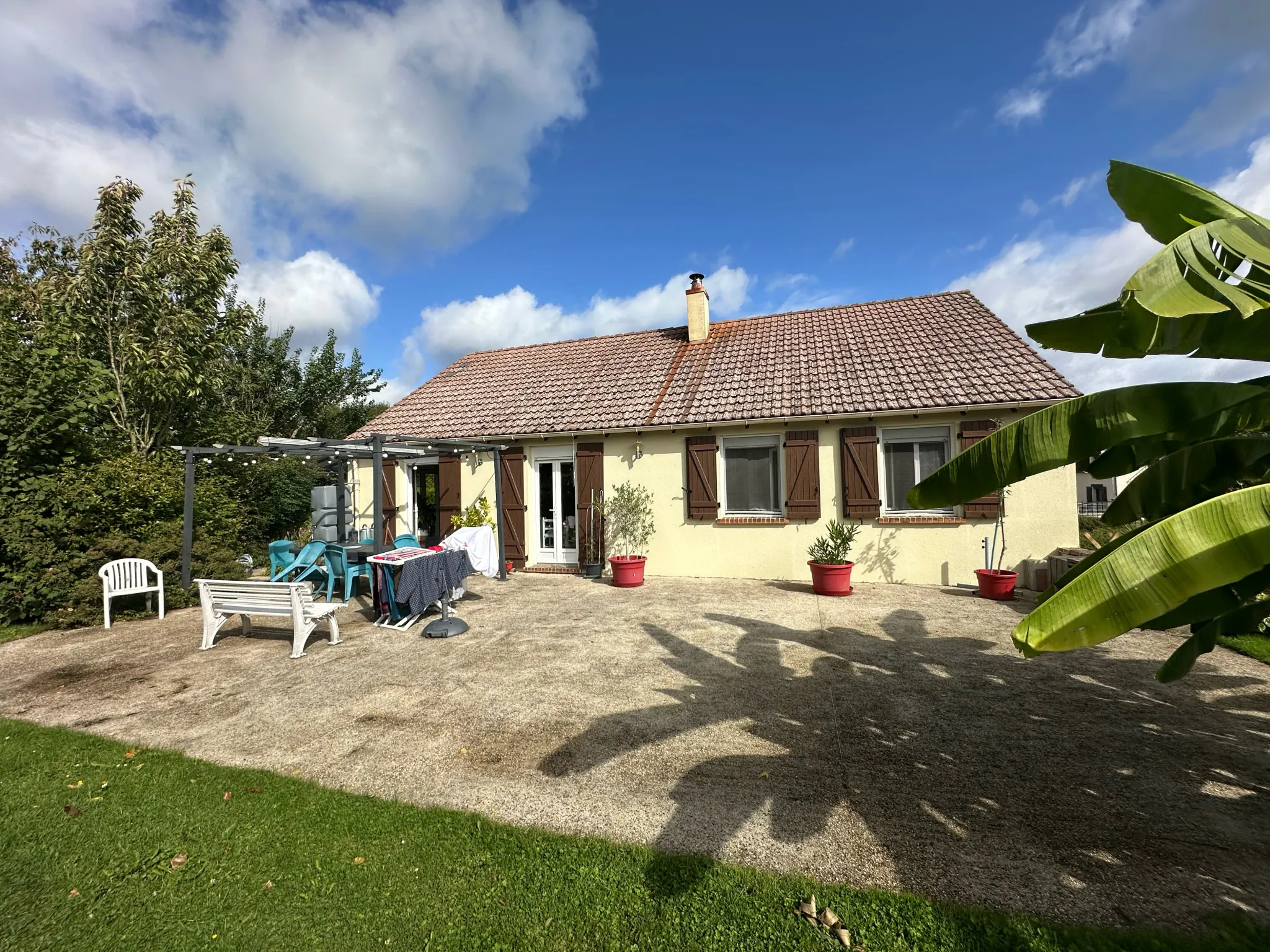 Maison de plain-pied avec 4 chambres et grand jardin à La Londe